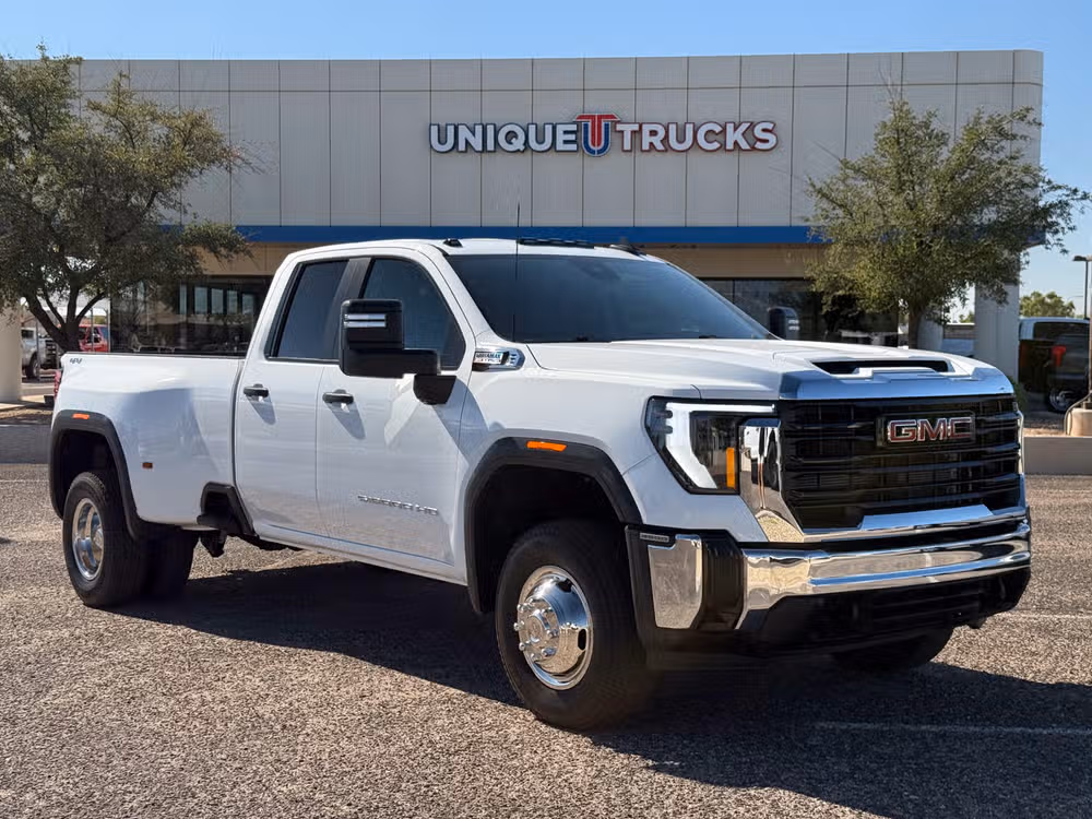 2025 GMC Sierra 3500HD Pro Image 5