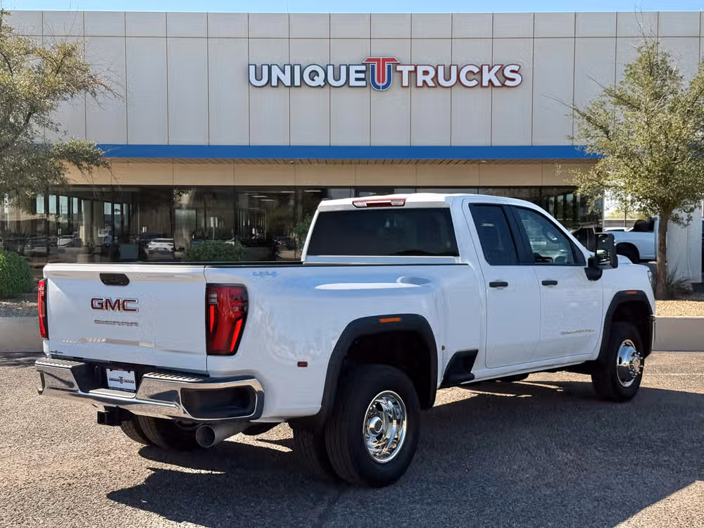 2025 GMC Sierra 3500HD Pro Image 7