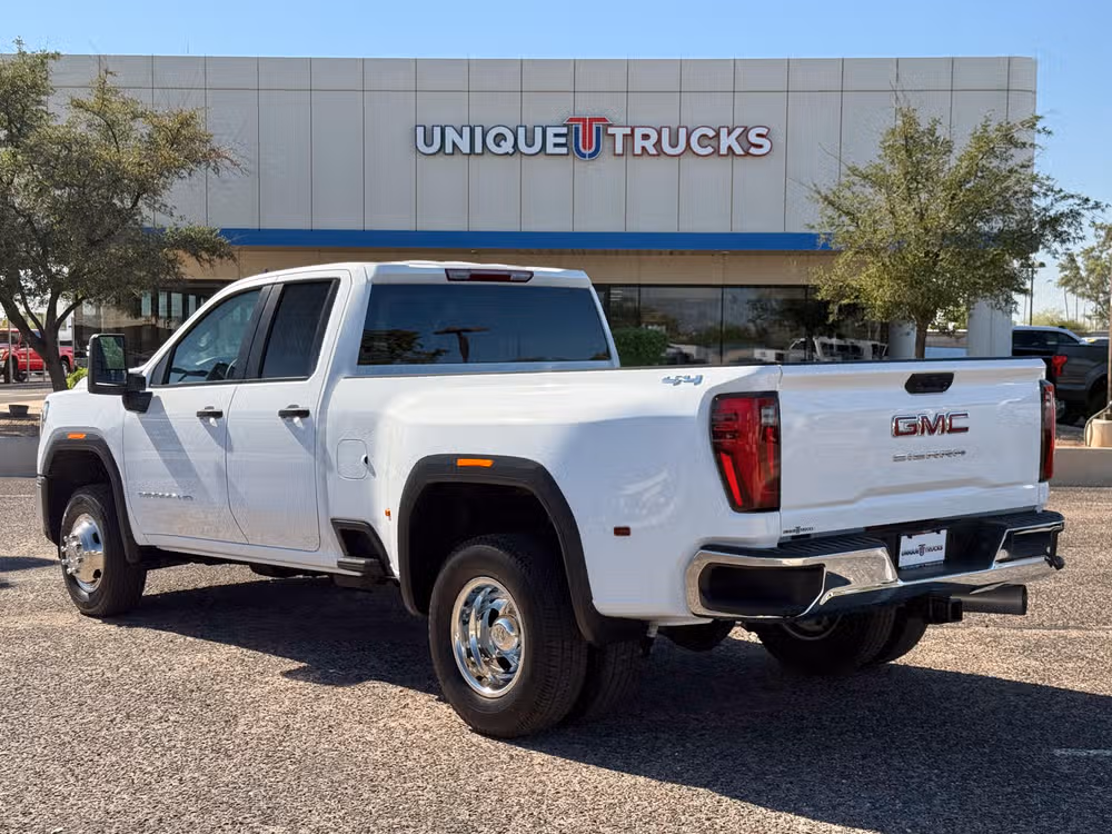 2025 GMC Sierra 3500HD Pro Image 10