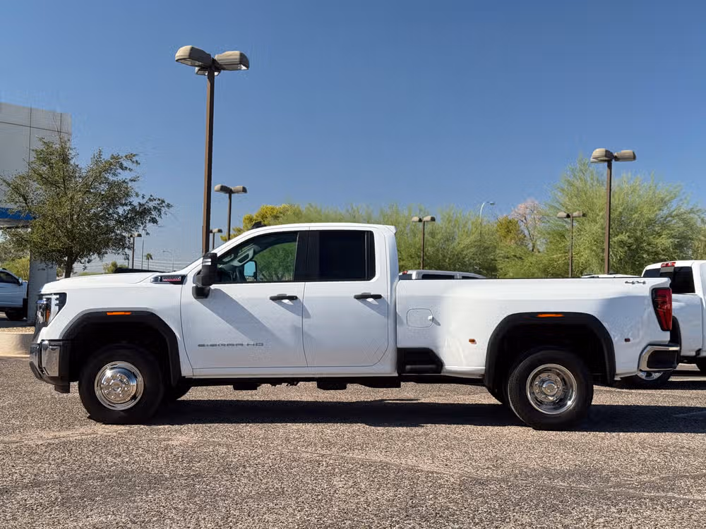 2025 GMC Sierra 3500HD Pro Image 11