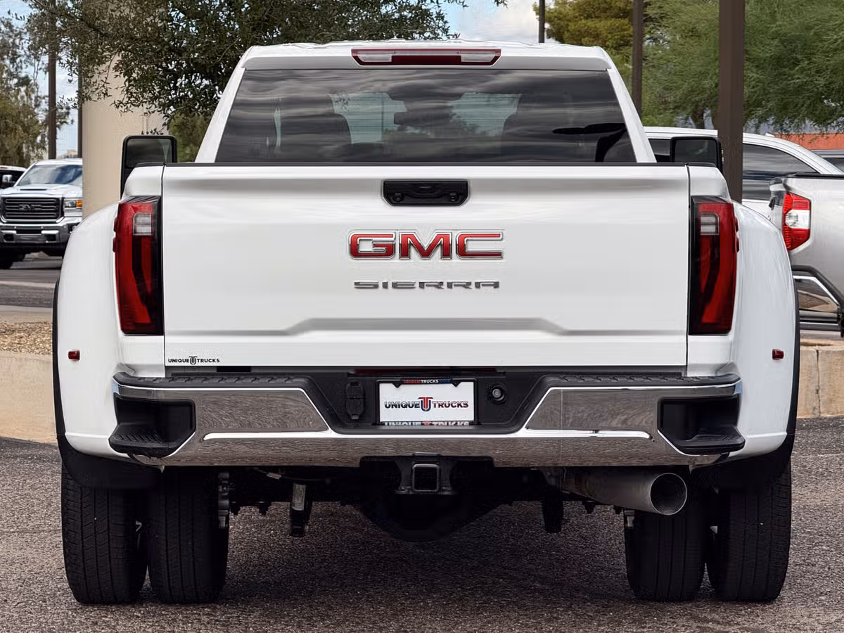 2025 GMC Sierra 3500HD Pro Image 8