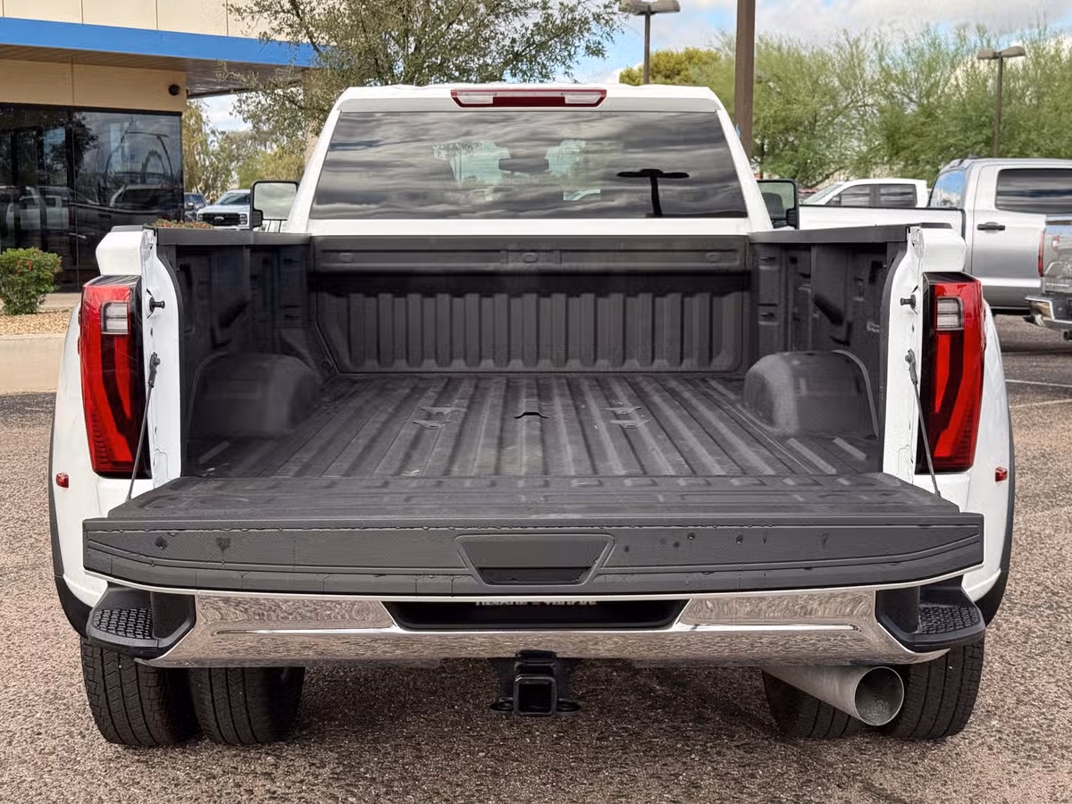 2025 GMC Sierra 3500HD Pro Image 9