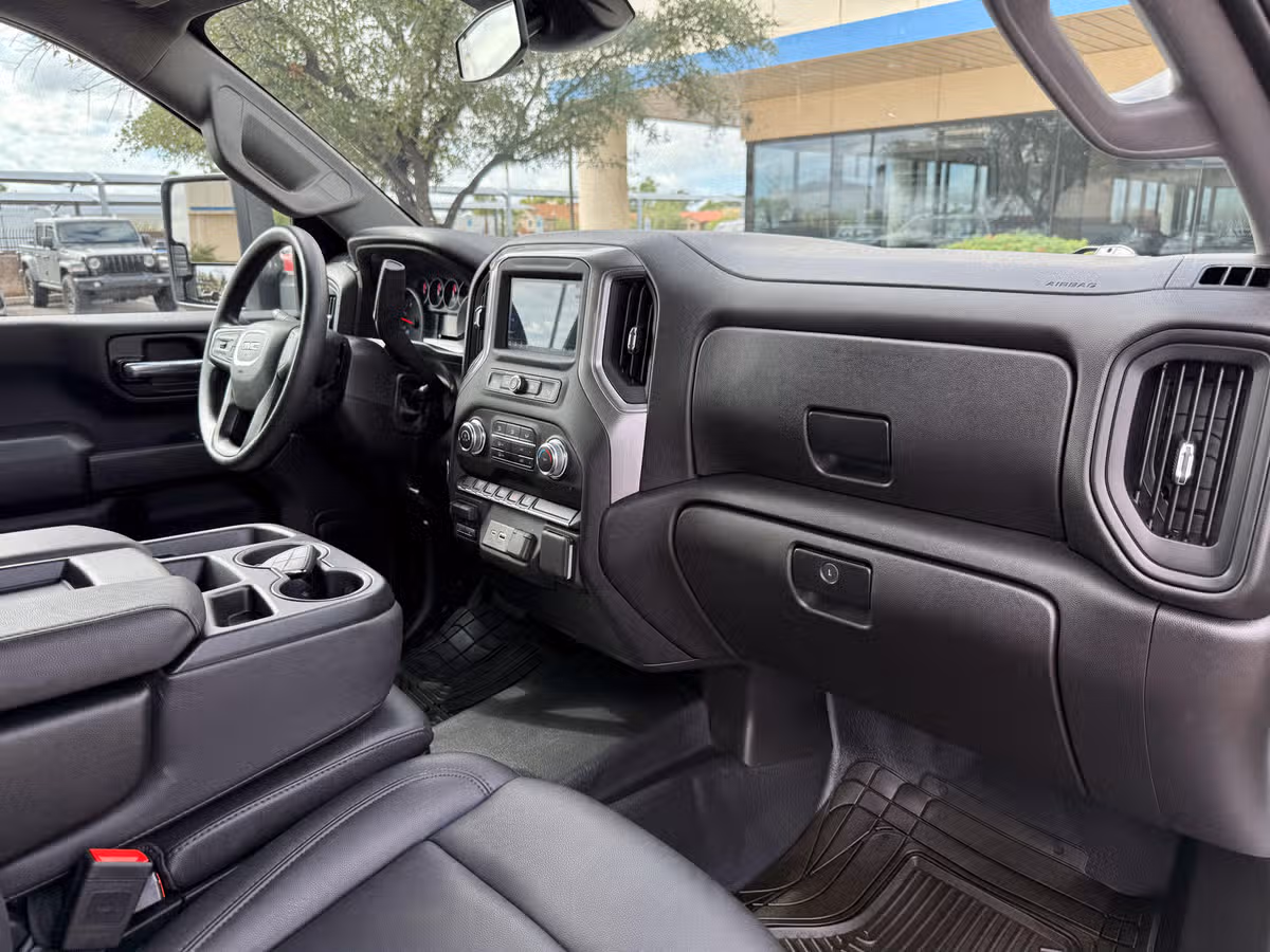 2025 GMC Sierra 3500HD Pro Image 30