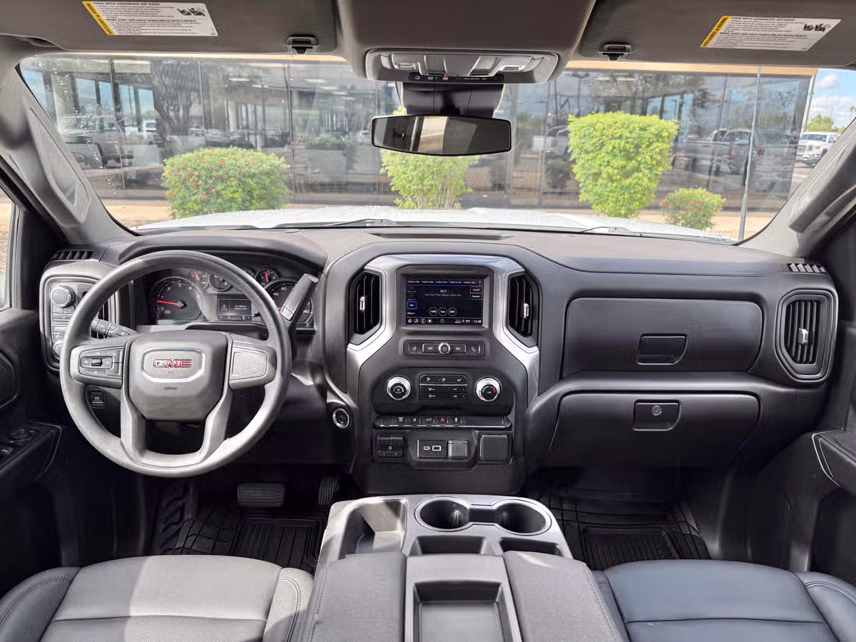 2025 GMC Sierra 3500HD Pro Image 32