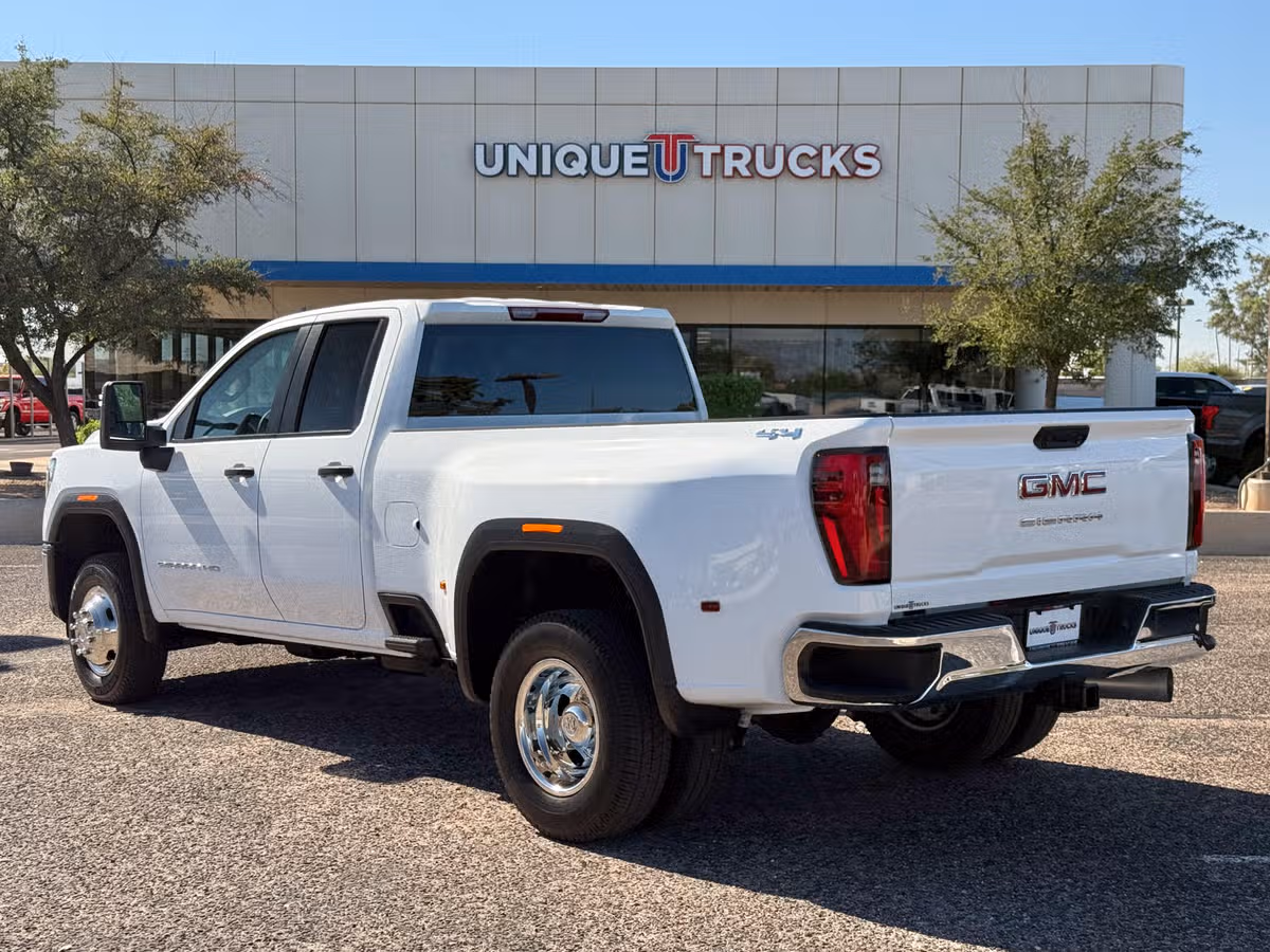 2025 GMC Sierra 3500HD Pro Image 10