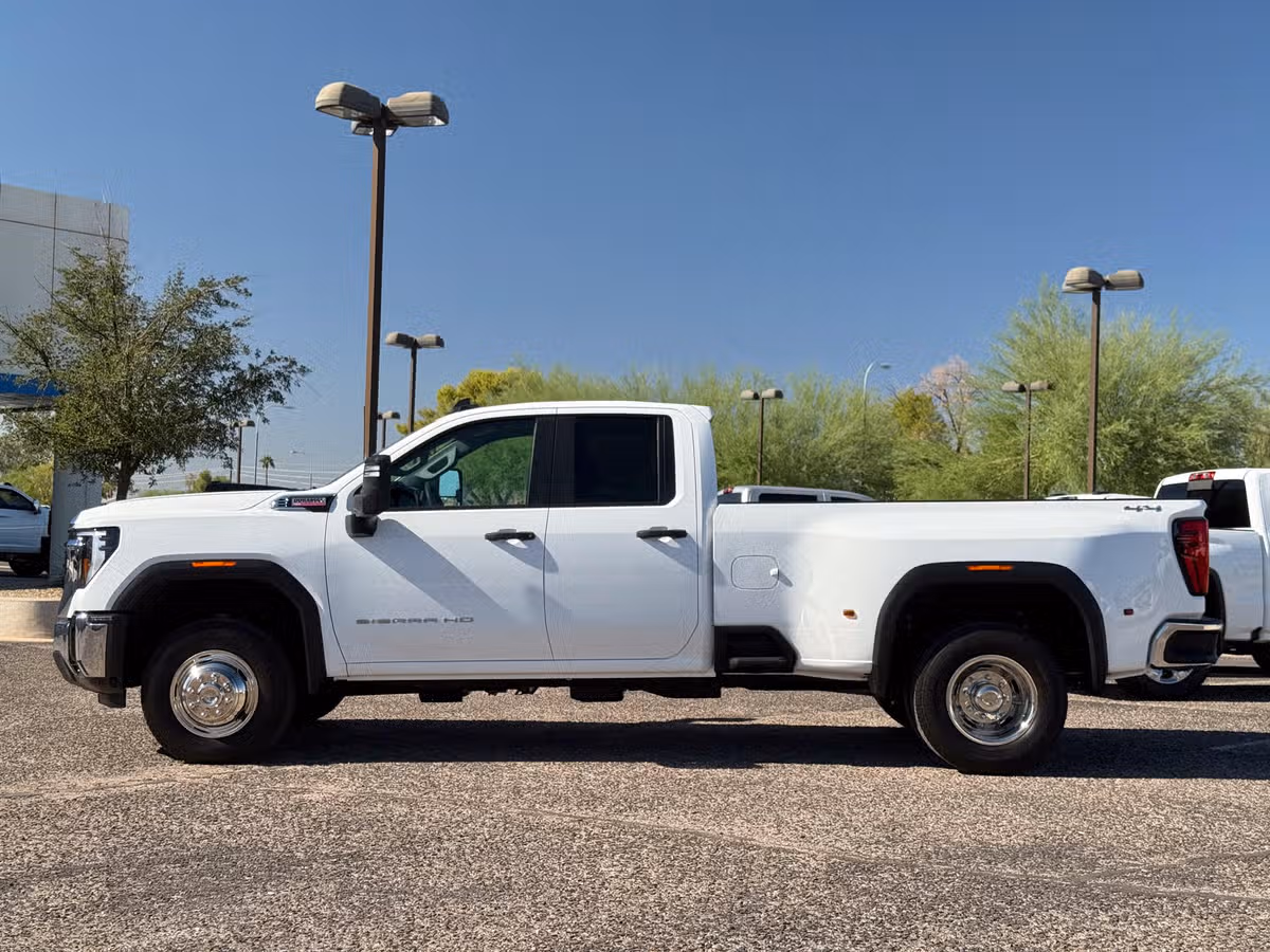 2025 GMC Sierra 3500HD Pro Image 11