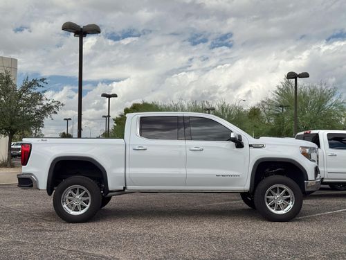 2020 GMC Sierra 1500 SLT Crew Cab Lower Image 2