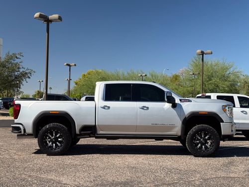 2022 GMC Sierra 2500HD Denali Lower Image 2