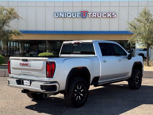 2022 GMC Sierra 2500HD Denali Lower Image 3