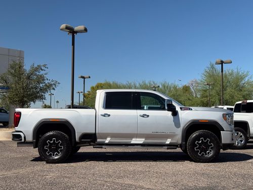 2020 GMC Sierra 2500HD Denali Crew Cab Lower Image 2
