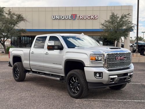 2018 GMC Sierra 2500HD Denali Lower Image 1