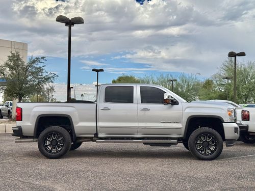 2018 GMC Sierra 2500HD Denali Lower Image 2