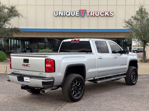 2018 GMC Sierra 2500HD Denali Lower Image 3