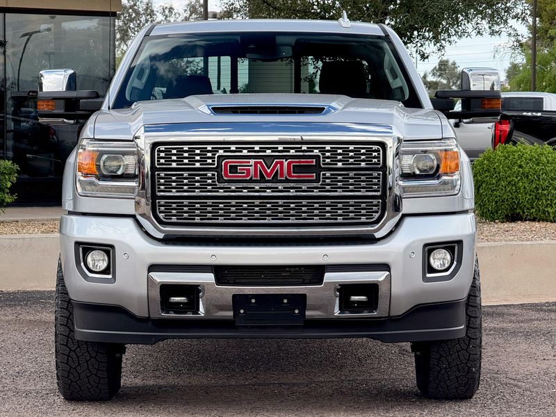 2018 GMC Sierra 2500HD Denali Upper Image 2