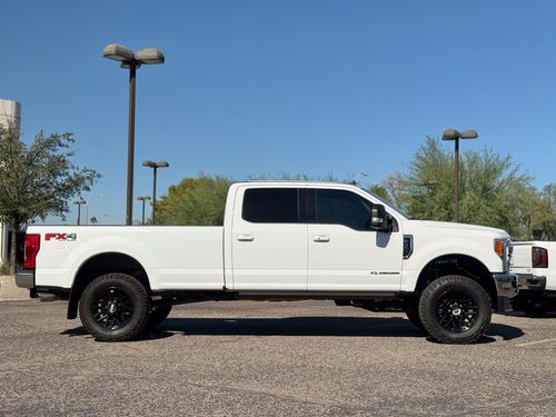 2019 Ford F-350 Super Duty Lariat Lower Image 2