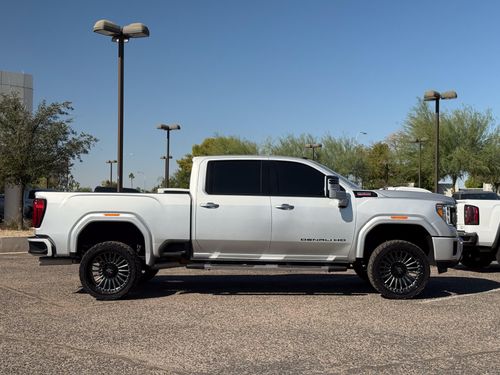 2022 GMC Sierra 2500HD Denali Lower Image 2