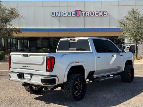 2022 GMC Sierra 2500HD Denali Lower Image 3