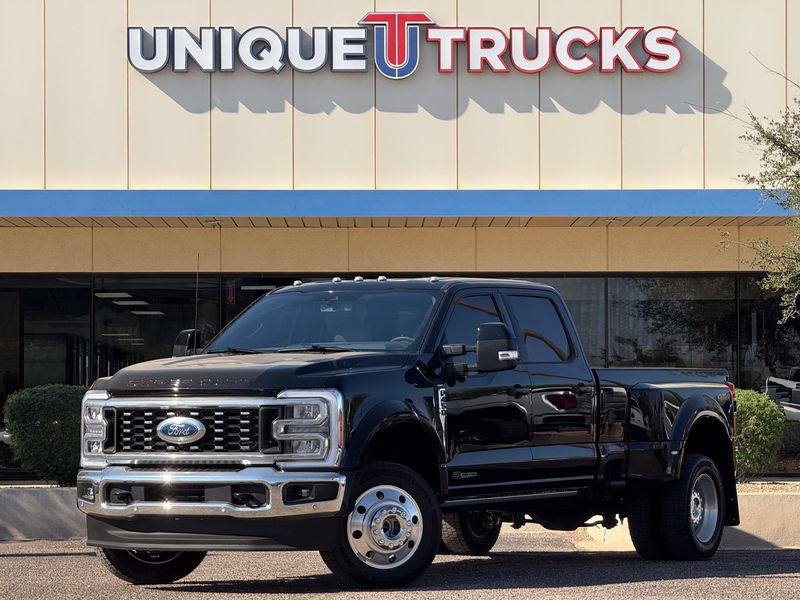 2025 Ford F-450 Super Duty Lariat Upper Image 1