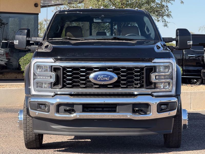 2025 Ford F-450 Super Duty Lariat Upper Image 2
