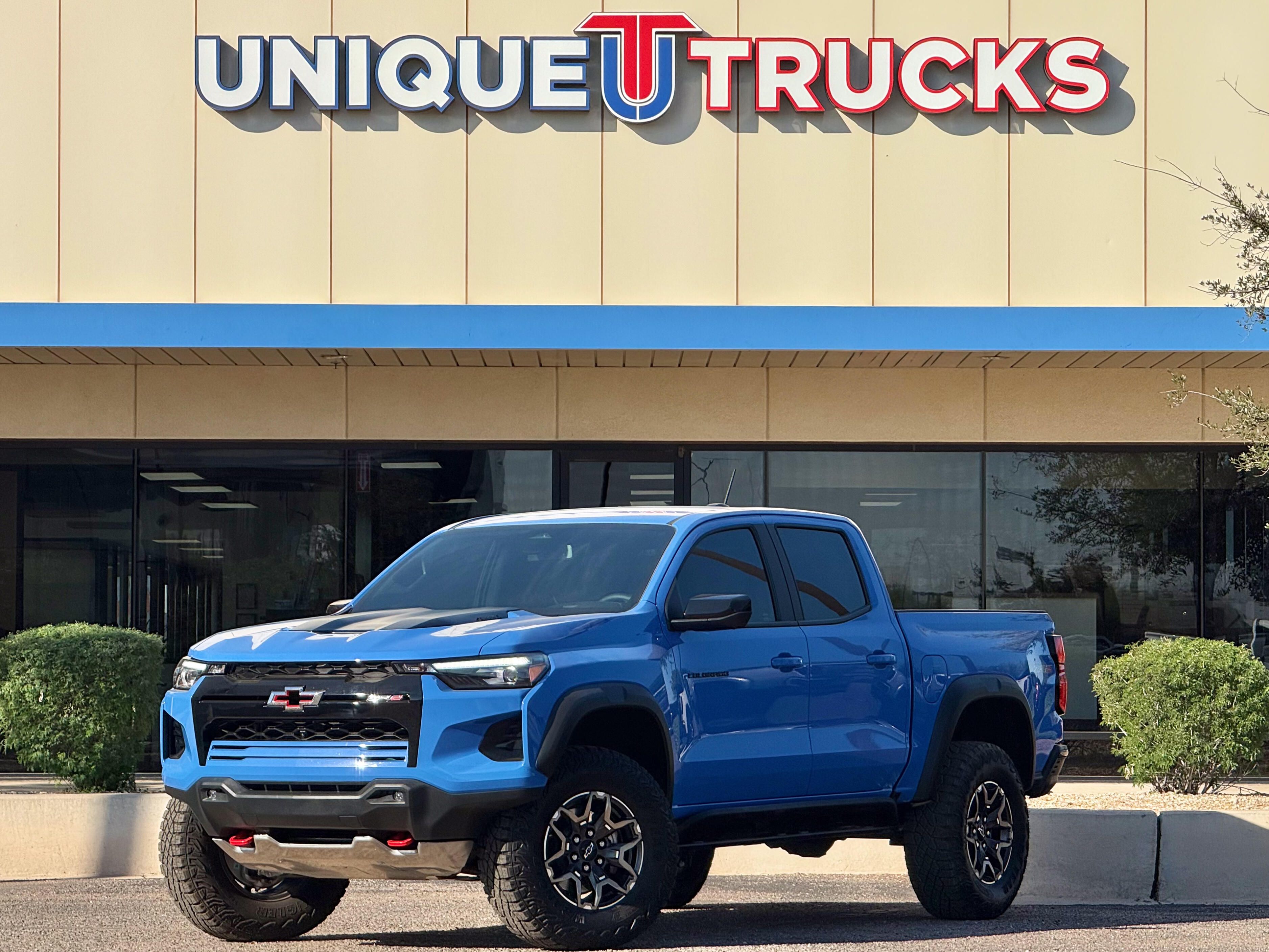 2025 Chevrolet Colorado ZR2's photo