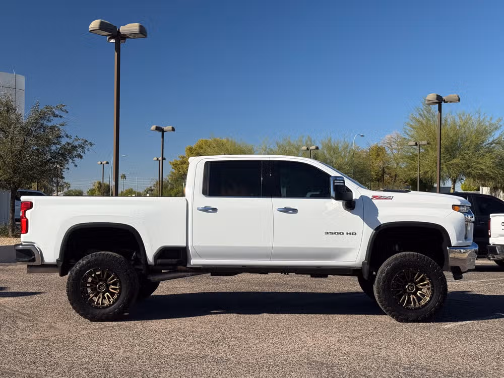 2020 Chevrolet Silverado 3500HD LTZ Lower Image 2