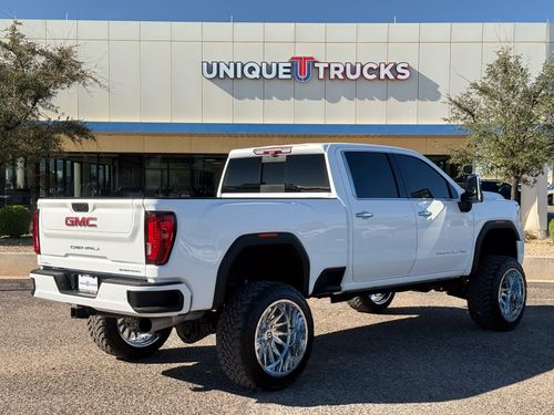 2020 GMC Sierra 2500HD Denali Lower Image 3