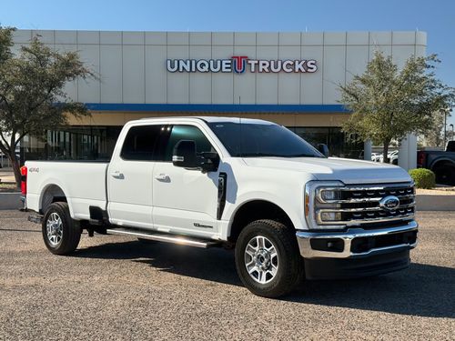 2025 Ford F-350 Super Duty Lariat Lower Image 1