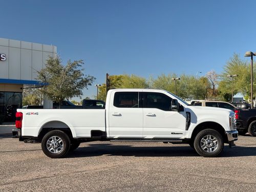 2025 Ford F-350 Super Duty Lariat Lower Image 2