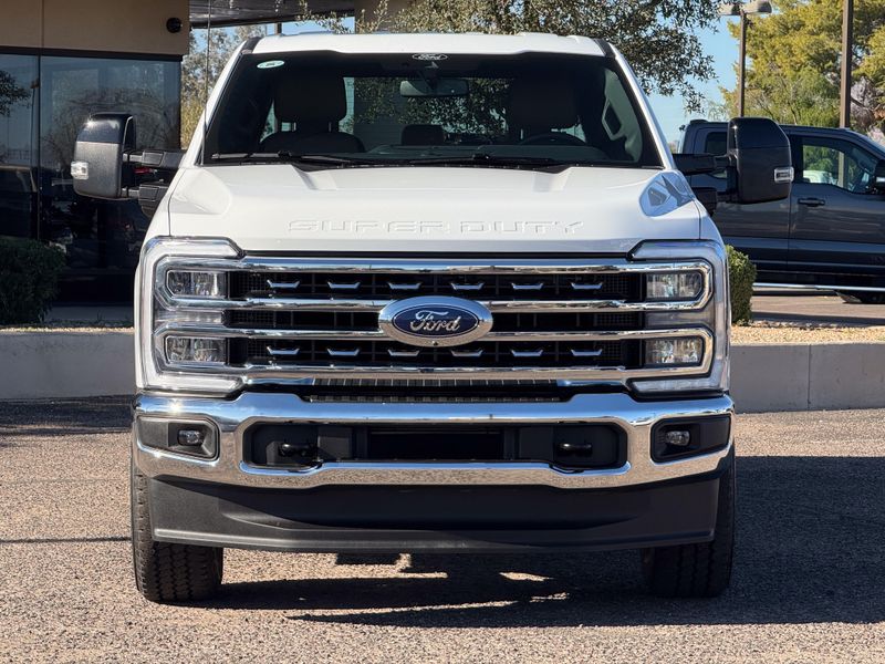 2025 Ford F-350 Super Duty Lariat Upper Image 2