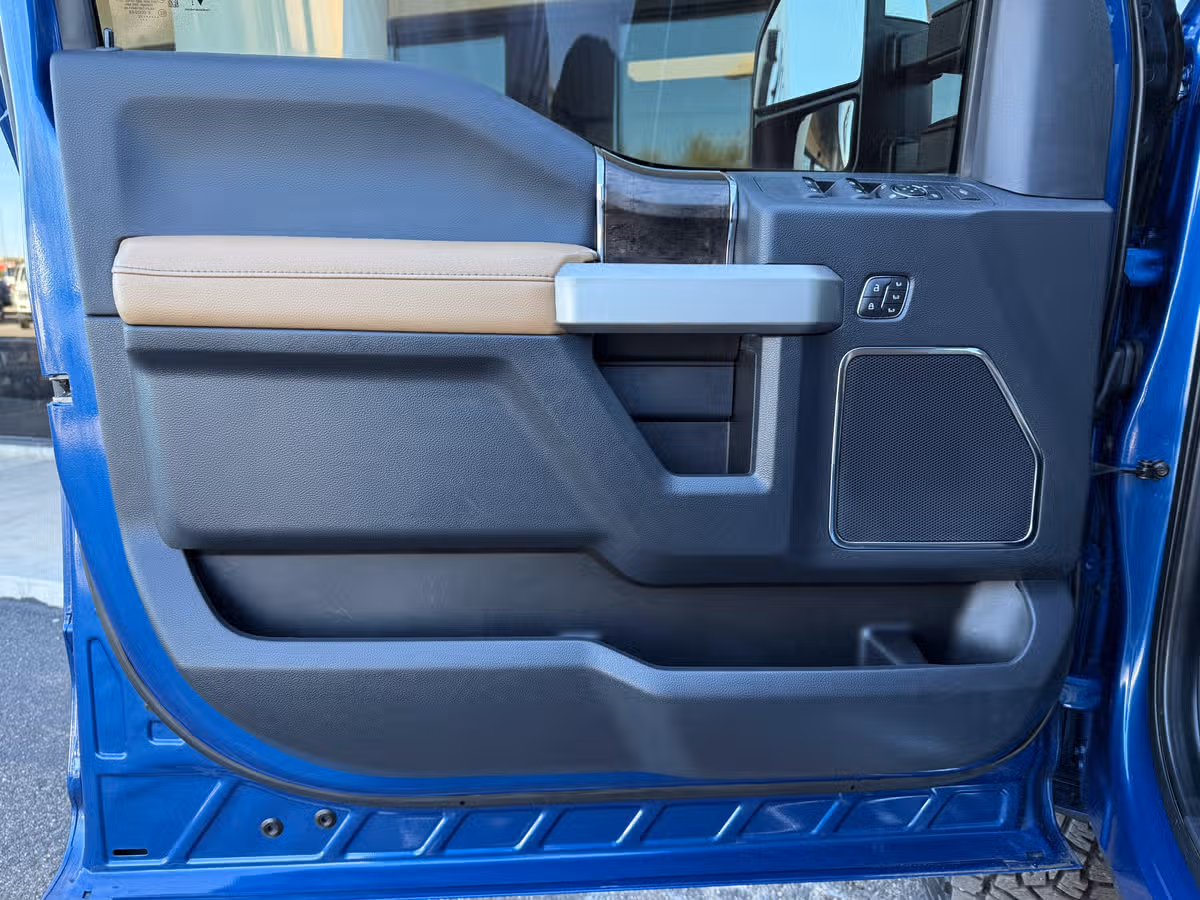 2022 Ford F-250 Super Duty Lariat Image 17