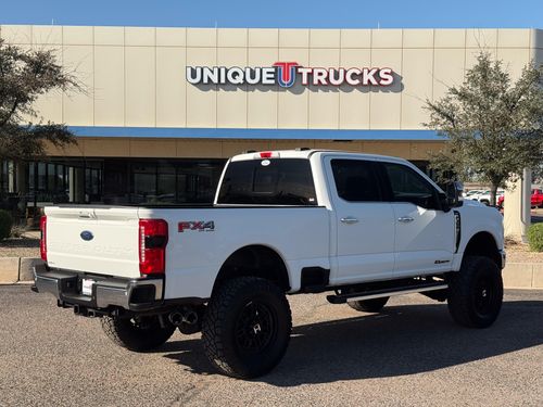 2025 Ford F-350 Super Duty Lariat Lower Image 3