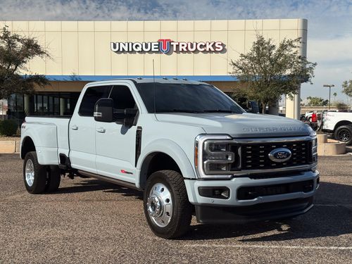 2025 Ford F-450 Super Duty Platinum Lower Image 1