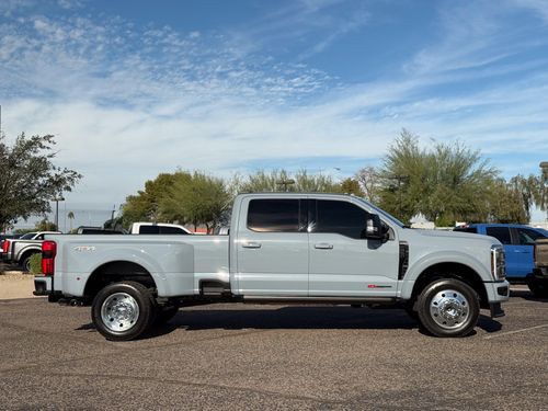 2025 Ford F-450 Super Duty Platinum Lower Image 2