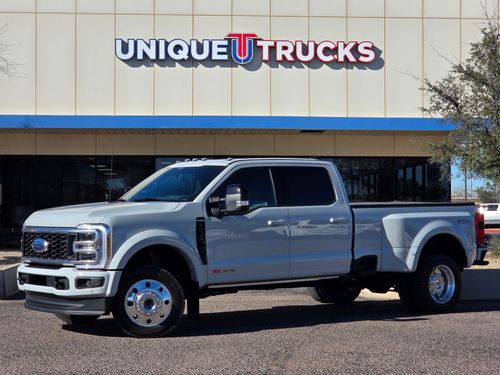 2026 Ford F-450 Super Duty Platinum