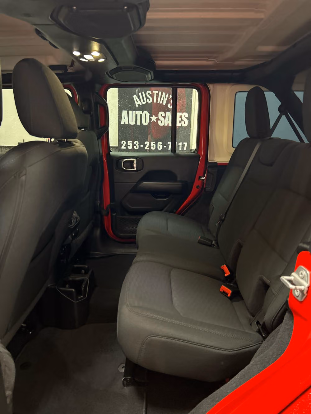 2021 Jeep Wrangler Unlimited Sahara Image 9