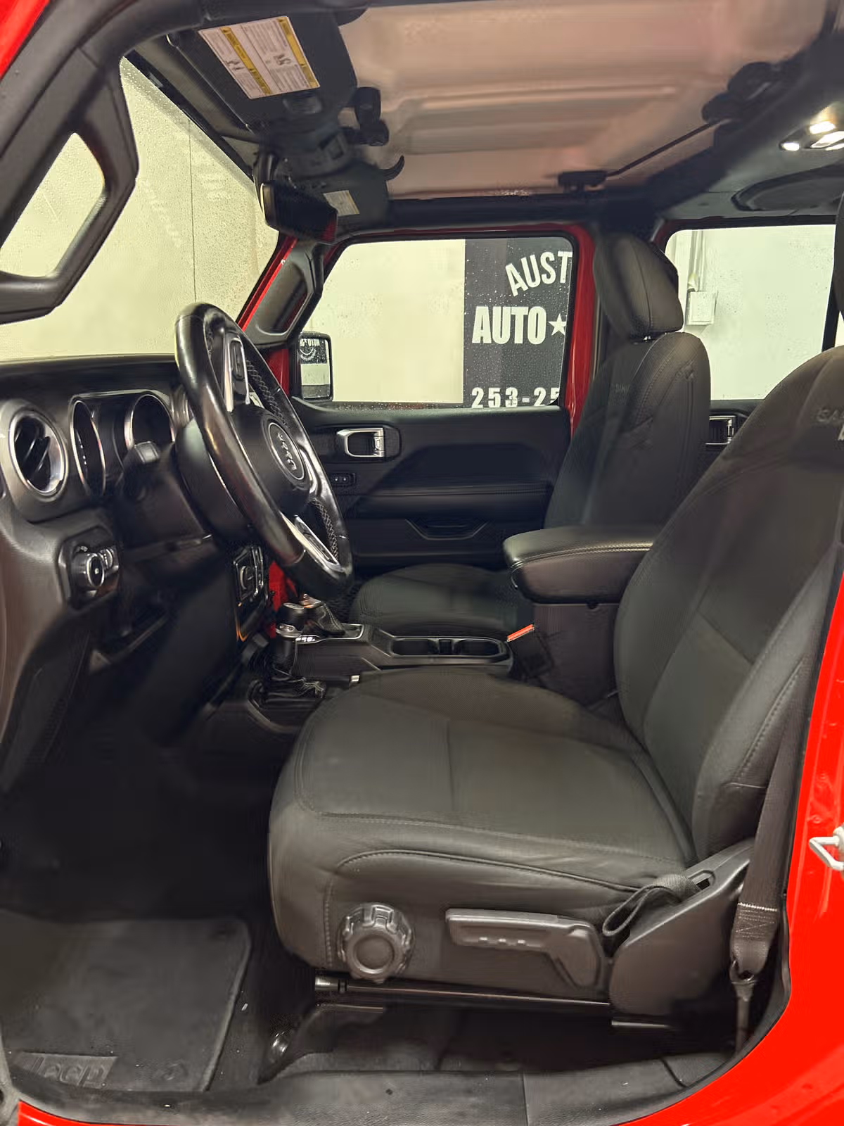 2021 Jeep Wrangler Unlimited Sahara Image 8