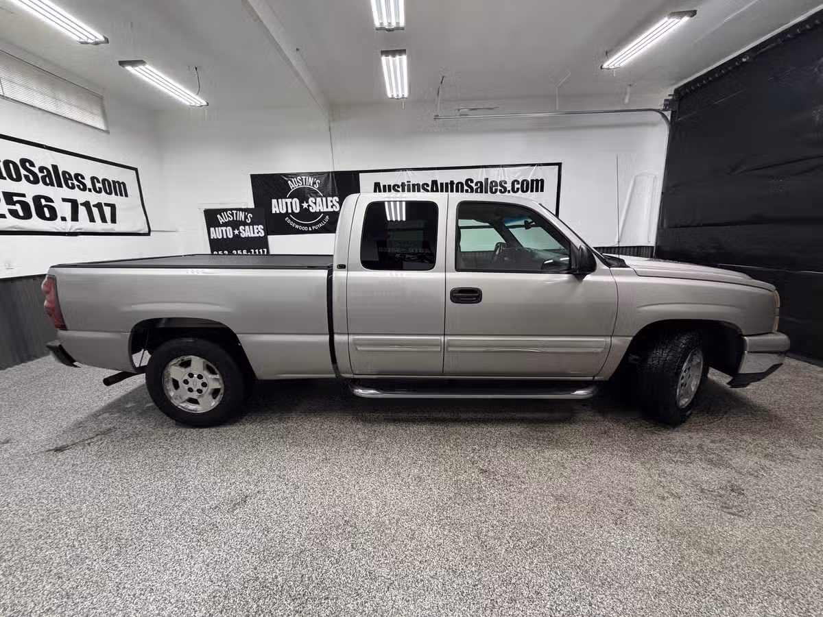 2007 Chevrolet Silverado 1500 Classic LT2 Extended Cab Image 2