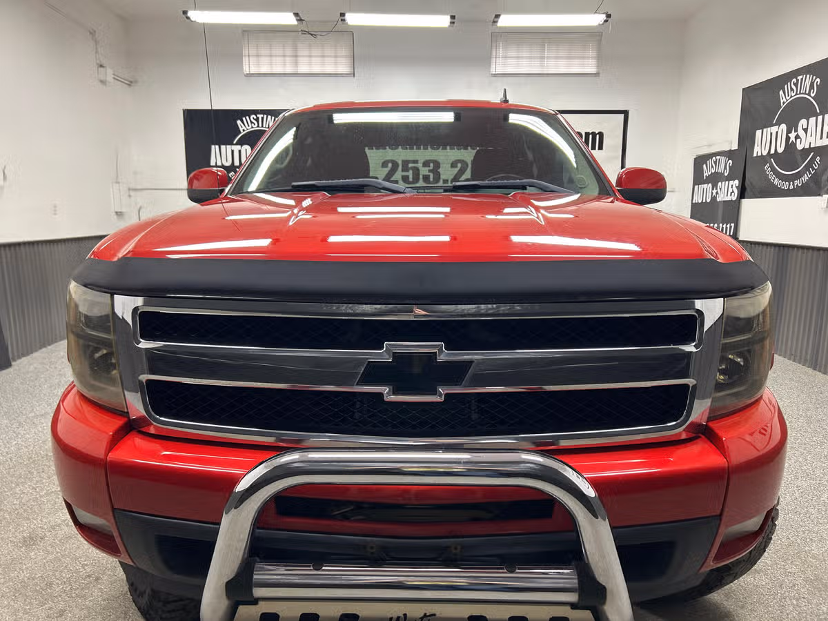 2009 Chevrolet Silverado 1500 LTZ Image 2