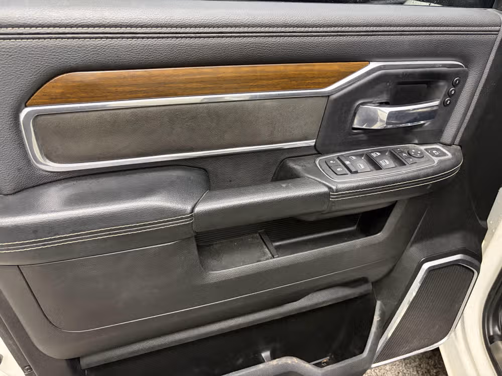 2022 Ram 3500 Laramie Image 19