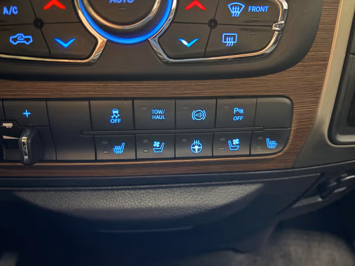 2015 Ram 3500 Laramie Image 15