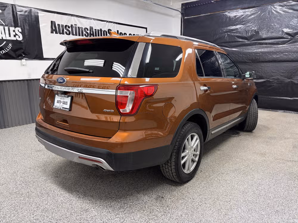 2017 Ford Explorer XLT Lower Image 1