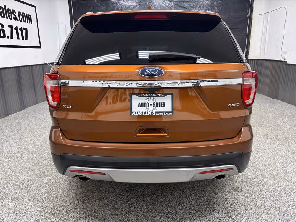 2017 Ford Explorer XLT Lower Image 2