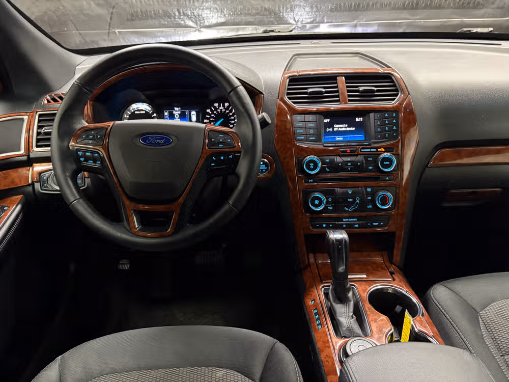 2017 Ford Explorer XLT Image 10