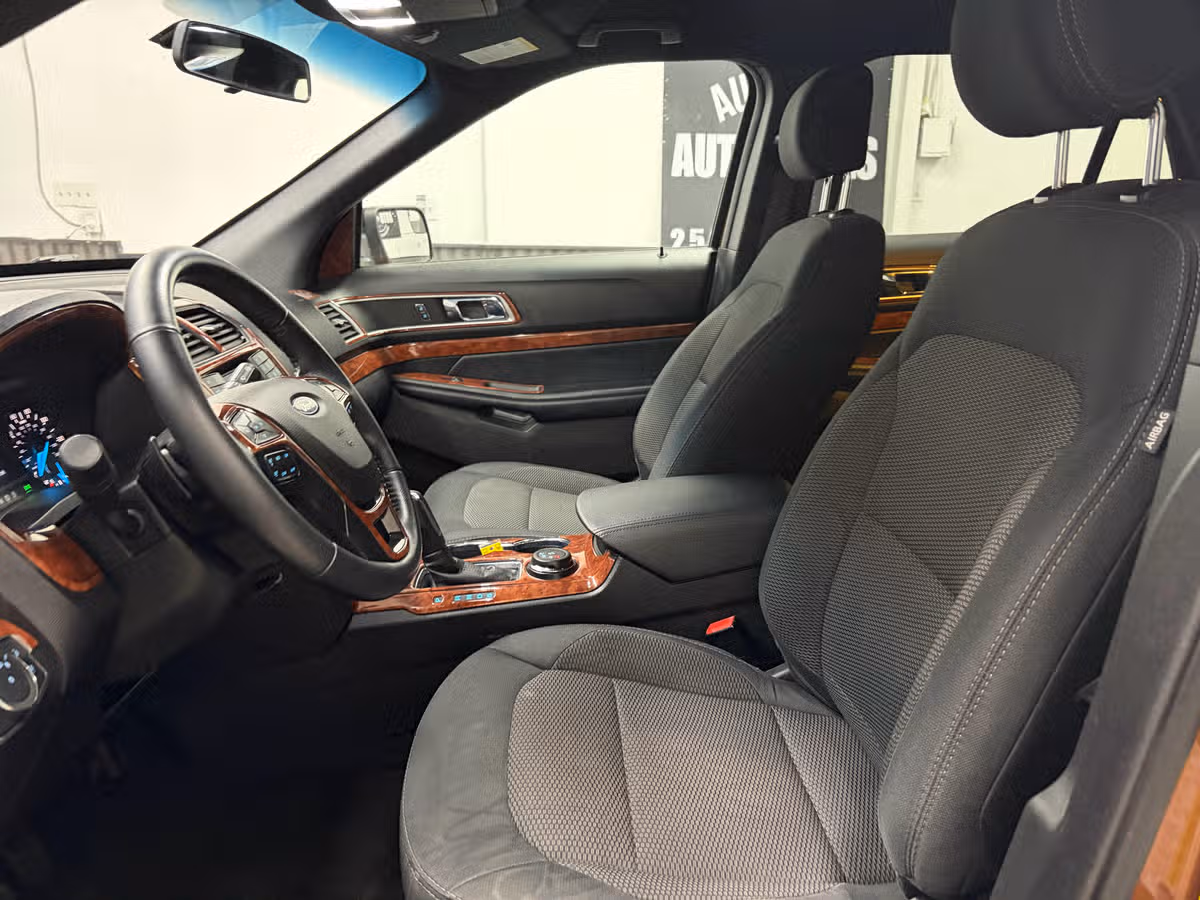 2017 Ford Explorer XLT Image 17