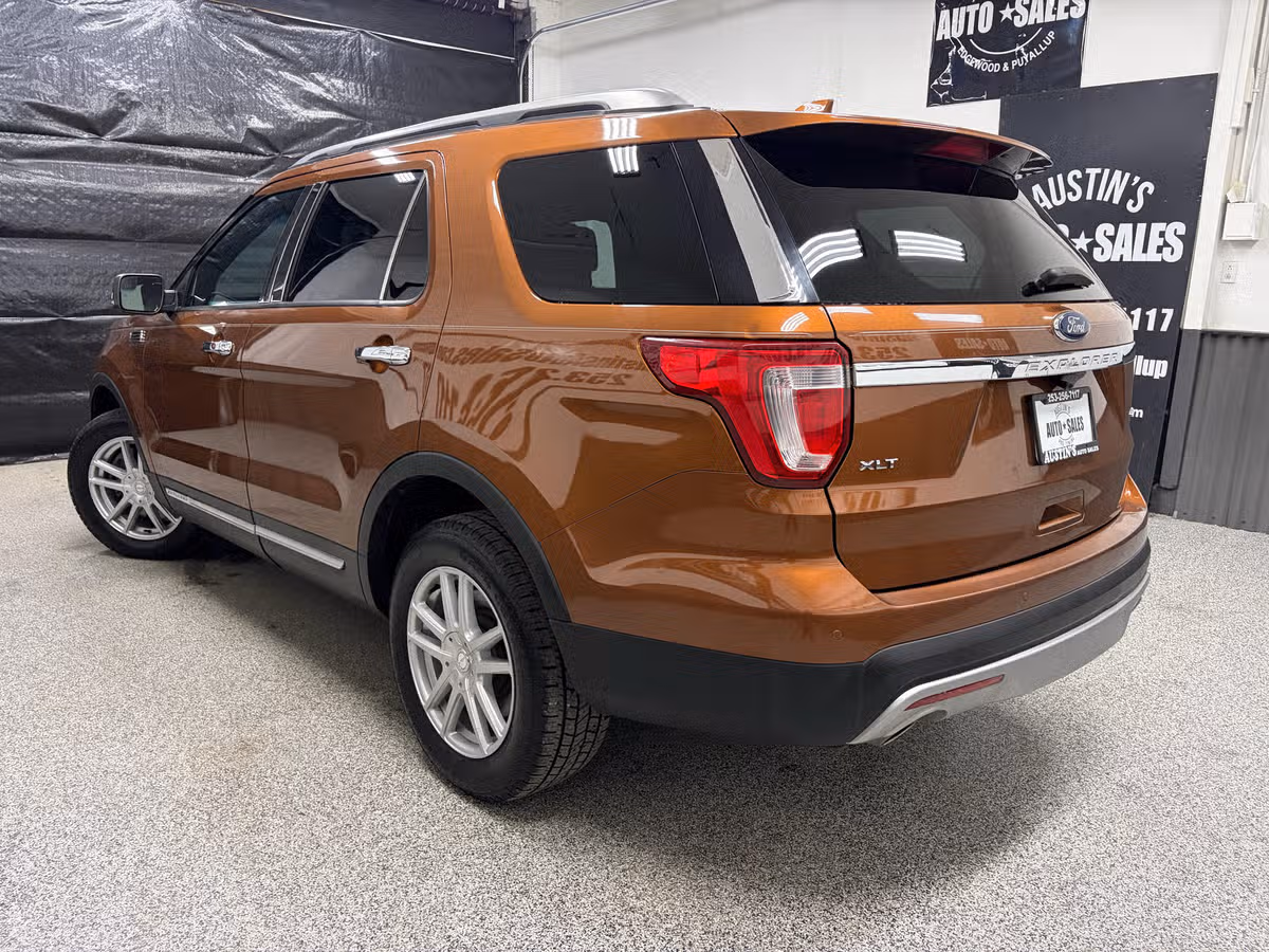 2017 Ford Explorer XLT Image 8