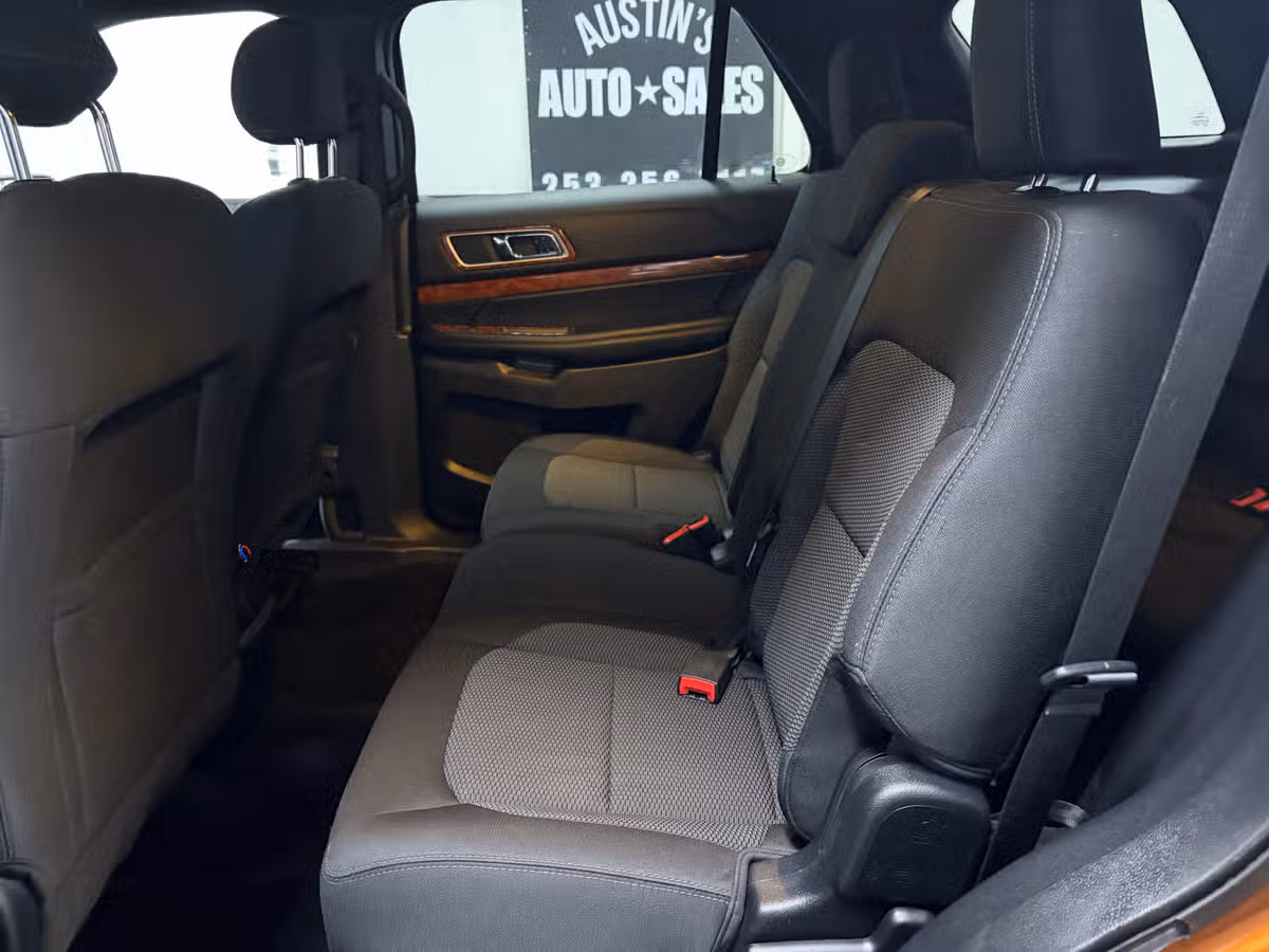 2017 Ford Explorer XLT Image 18