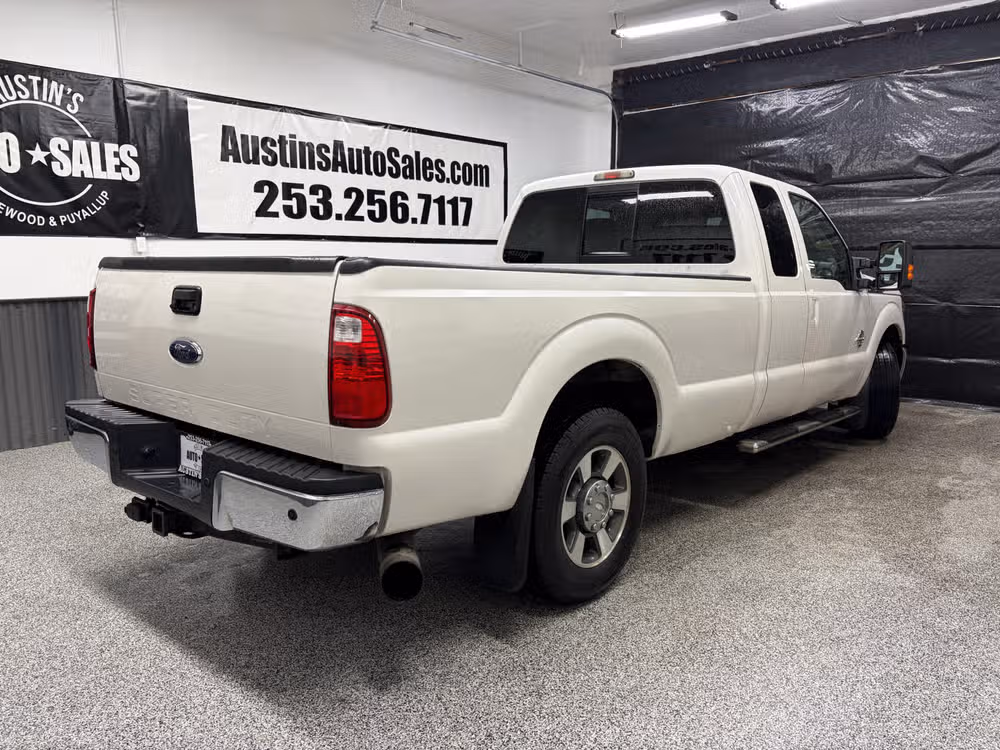 2011 Ford F-350 Super Duty Lariat Lower Image 1