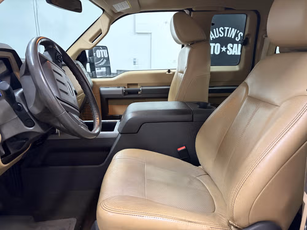 2011 Ford F-350 Super Duty Lariat Image 18