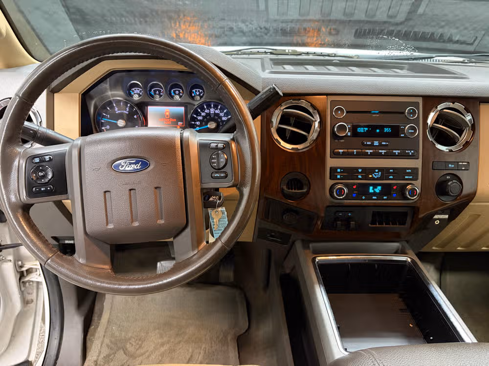 2011 Ford F-350 Super Duty Lariat Image 10