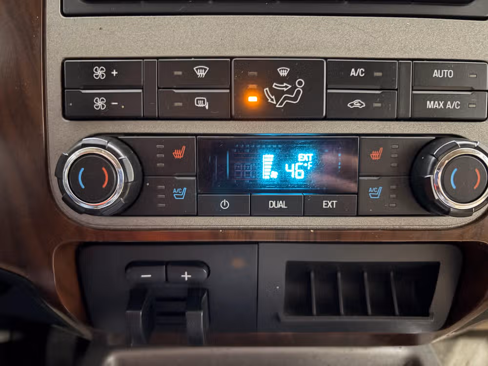 2011 Ford F-350 Super Duty Lariat Image 14